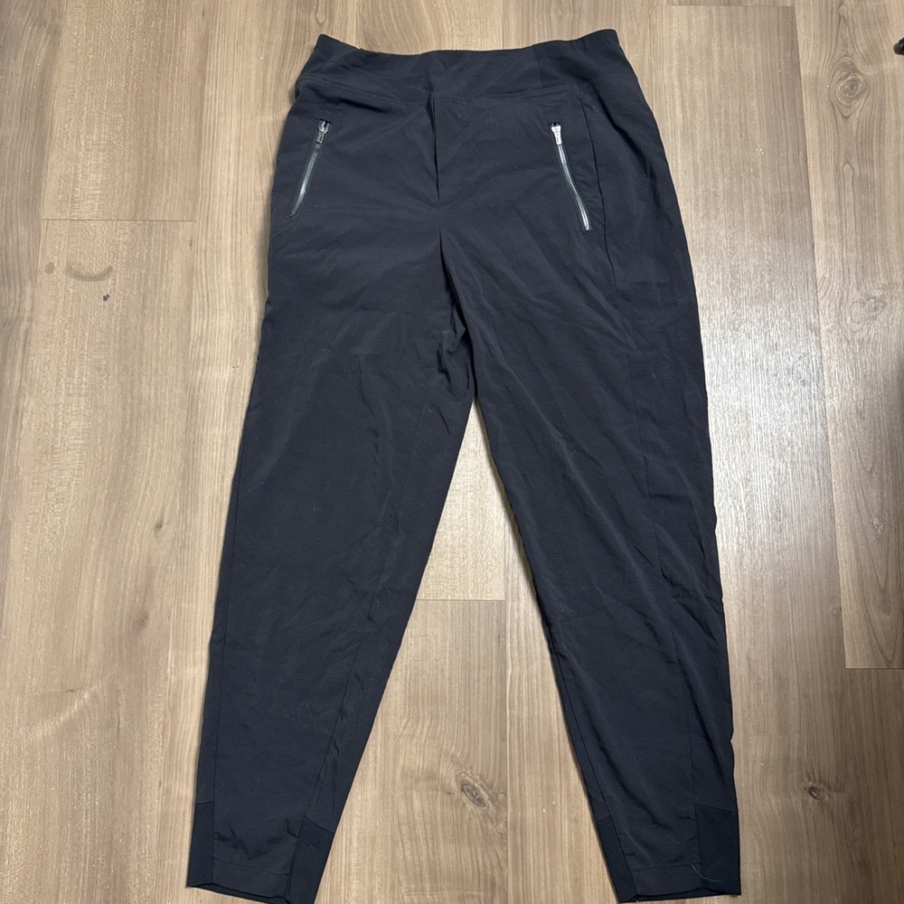 Athleta Black Capris with Zipper Pockets